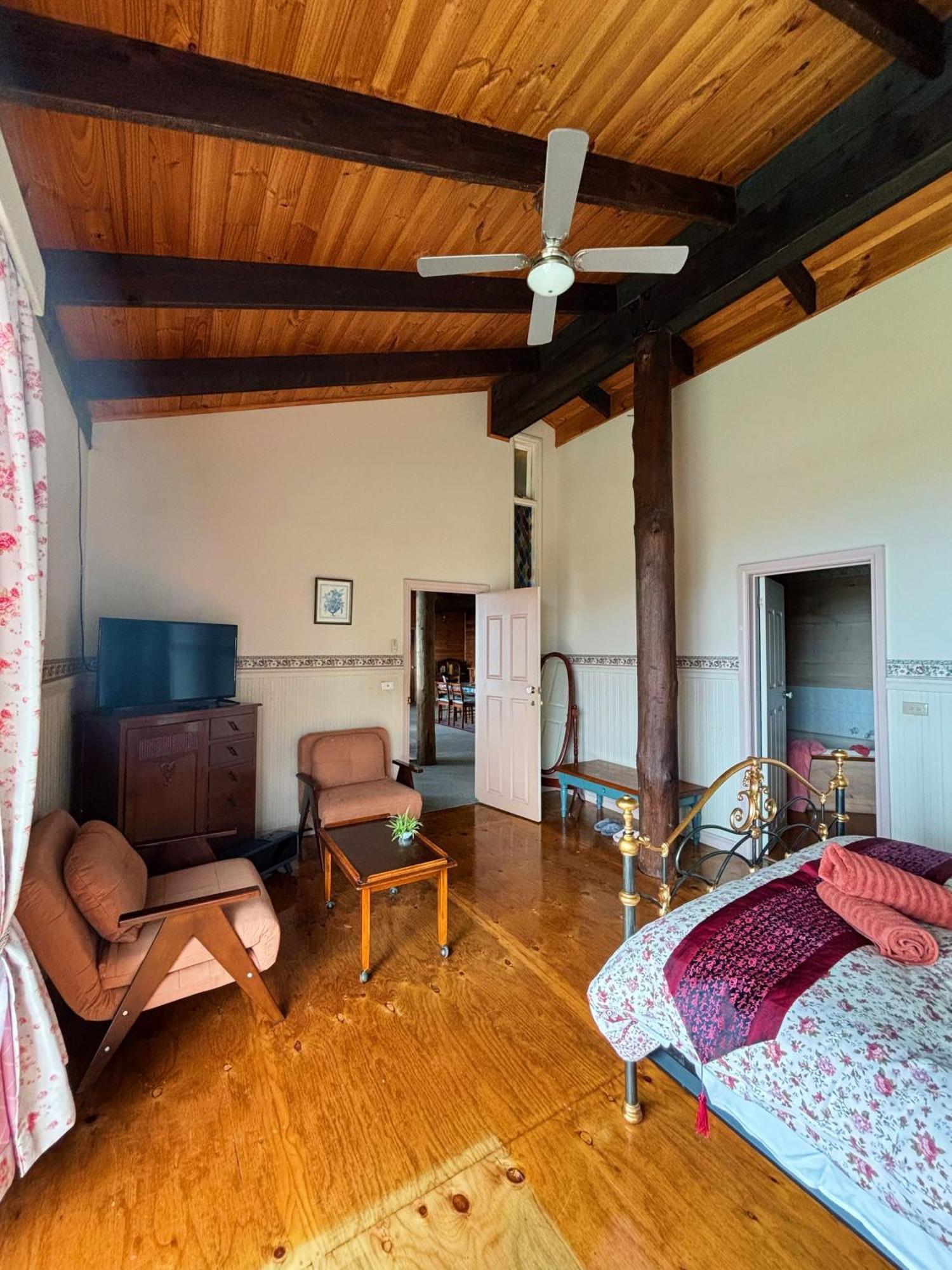 The Goat And Goose Bed & Breakfast 엔트런스호수 객실 사진